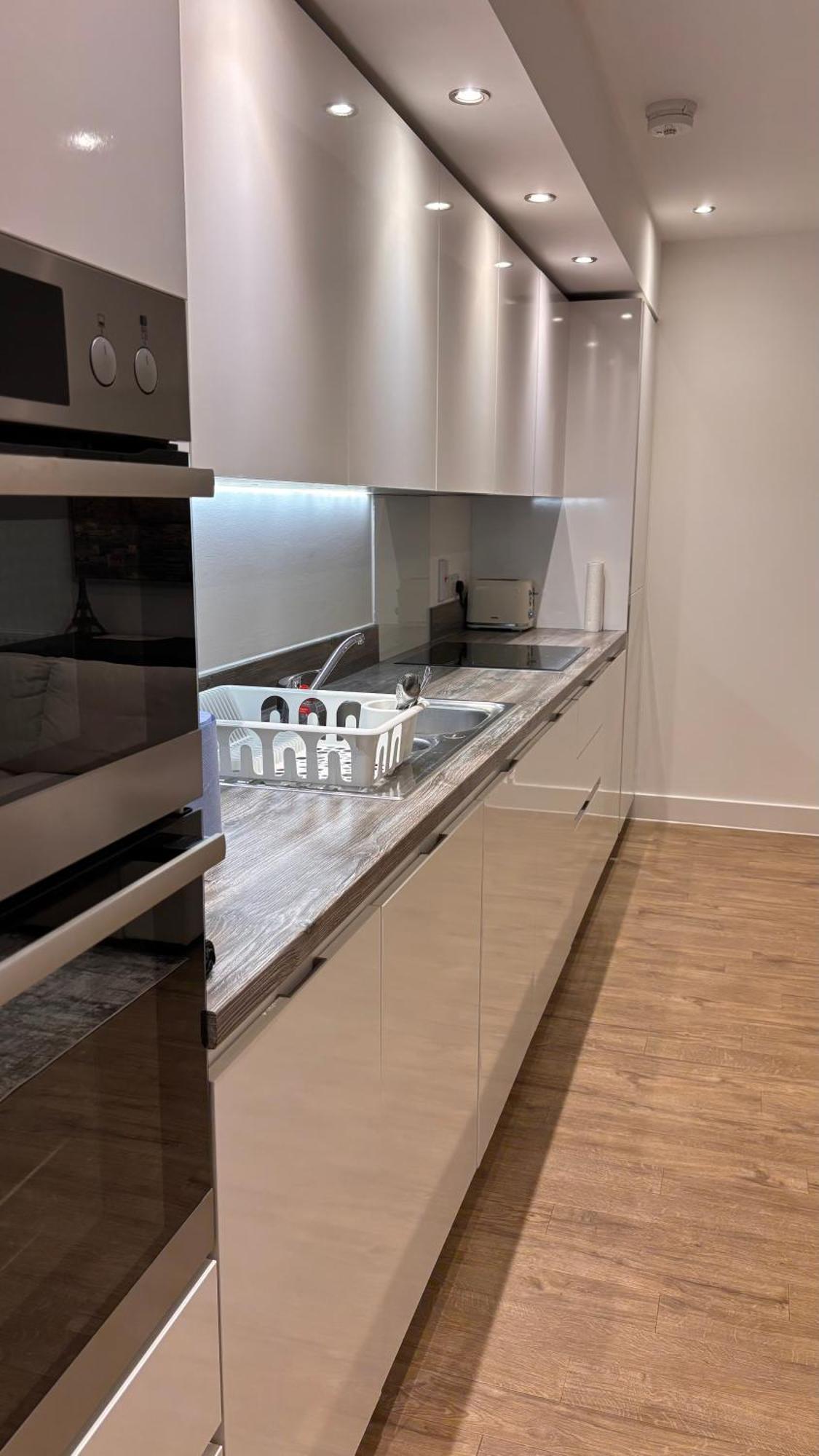 One Bedroom Parkway Apartment Luton (Bedfordshire)