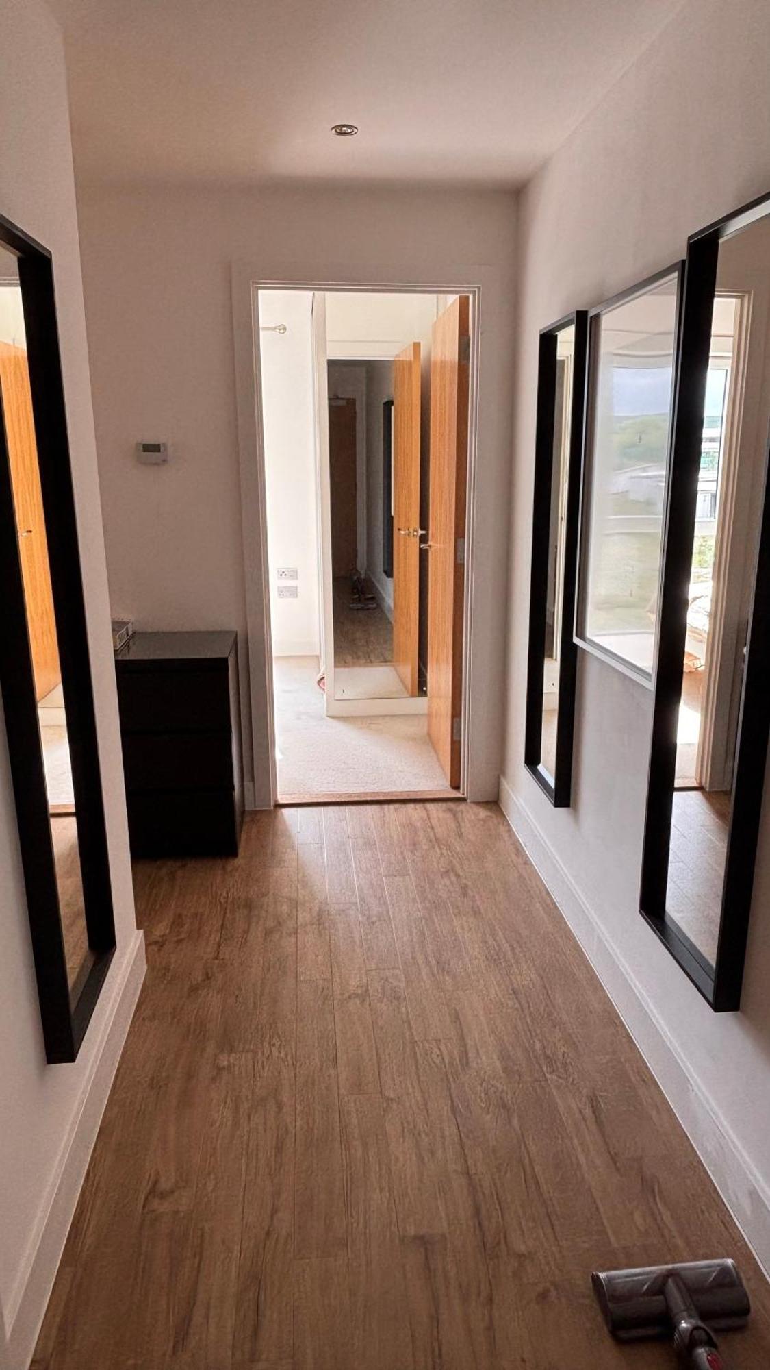 One Bedroom Parkway Apartment *